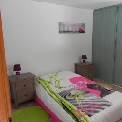 bedroom 2.JPG